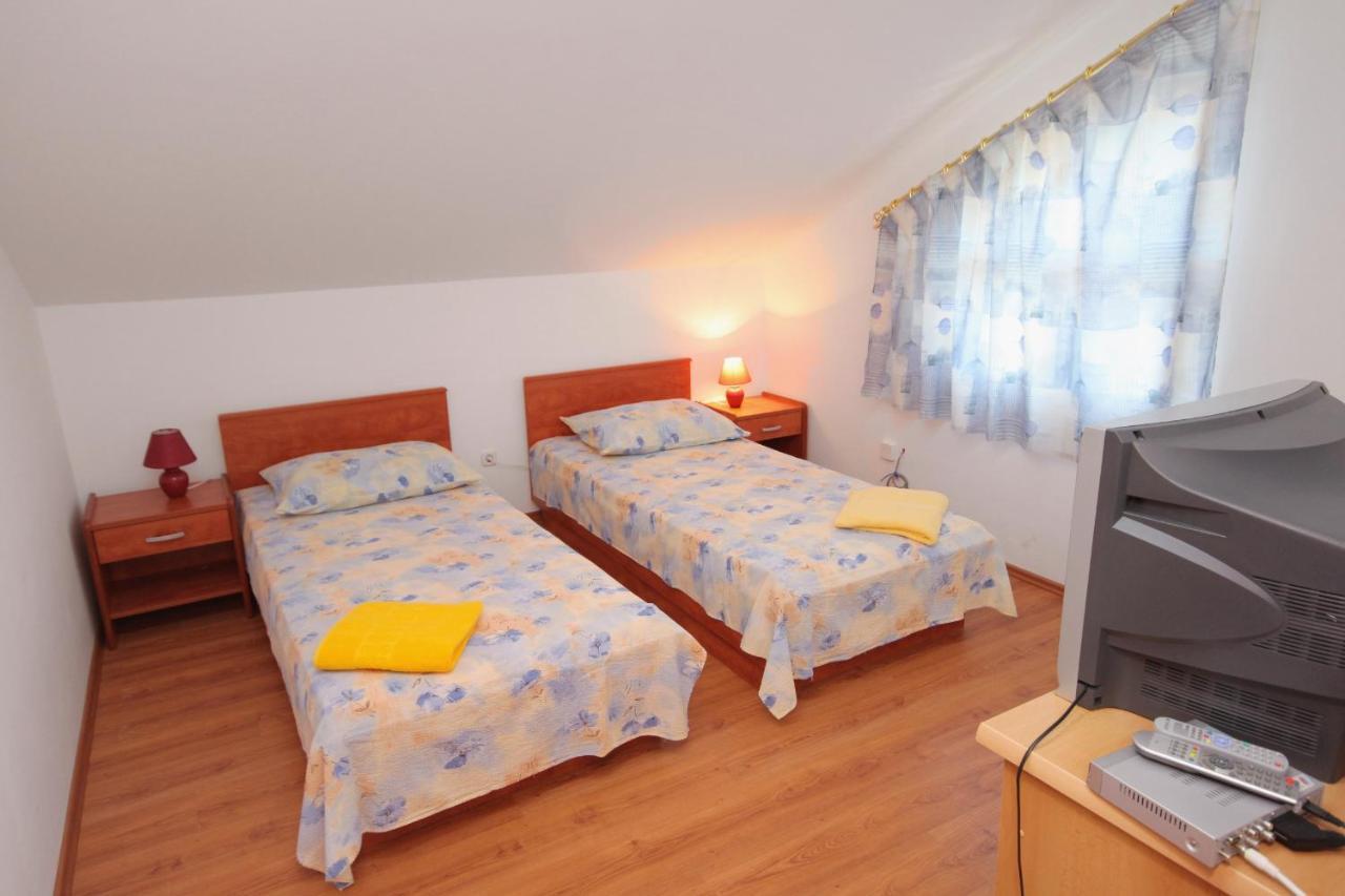 Apartments And Rooms With Parking Space Njivice, Krk - 5458 外观 照片