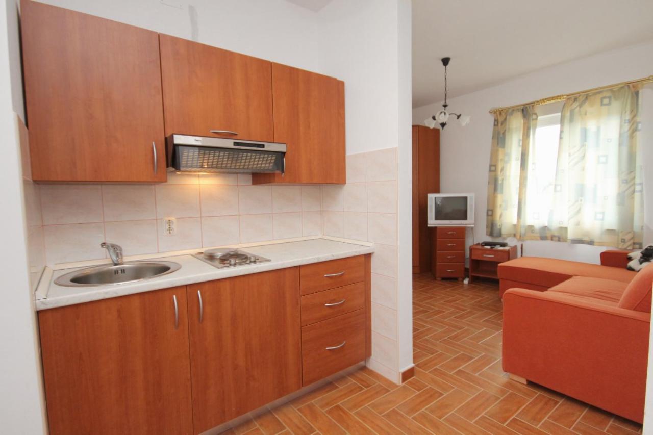 Apartments And Rooms With Parking Space Njivice, Krk - 5458 外观 照片