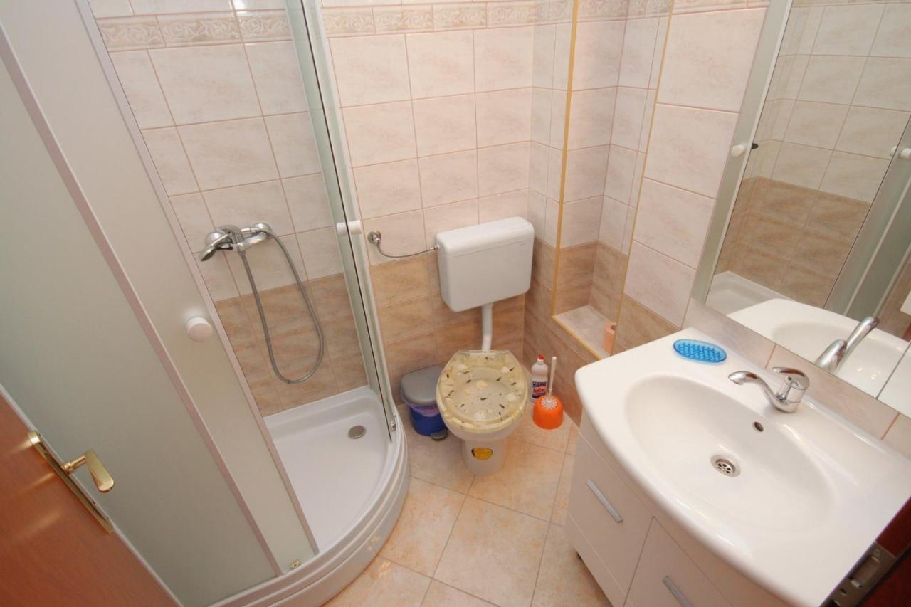 Apartments And Rooms With Parking Space Njivice, Krk - 5458 外观 照片