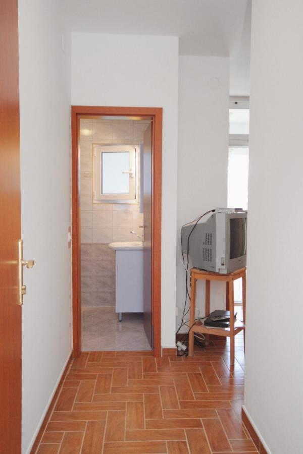 Apartments And Rooms With Parking Space Njivice, Krk - 5458 外观 照片